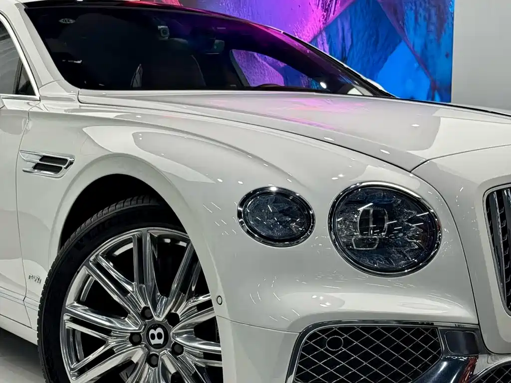 Bentley Flying Spur PHEV — фото 9