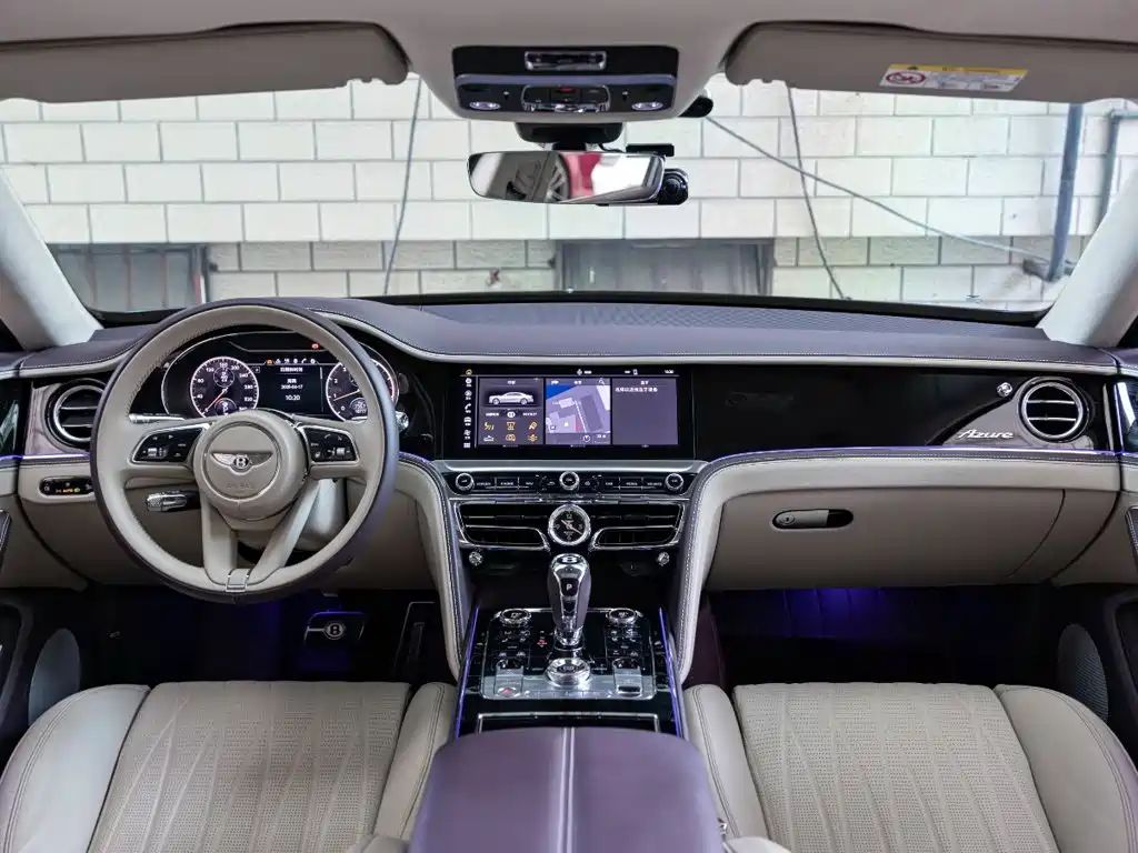 Bentley Flying Spur — фото 11