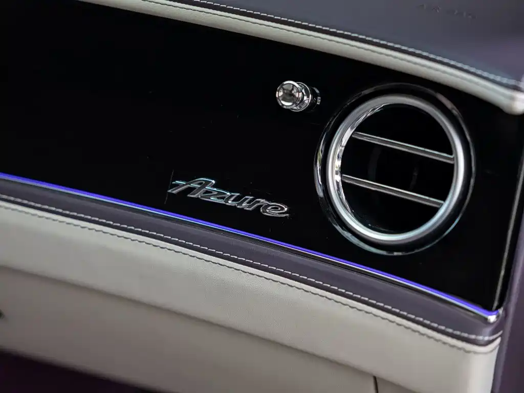 Bentley Flying Spur — фото 17