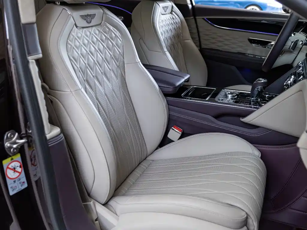Bentley Flying Spur — фото 20