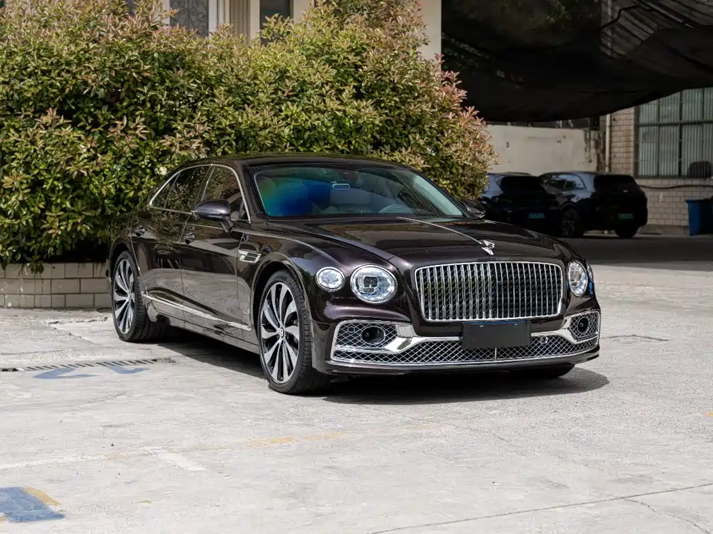 Bentley Flying Spur — фото 3