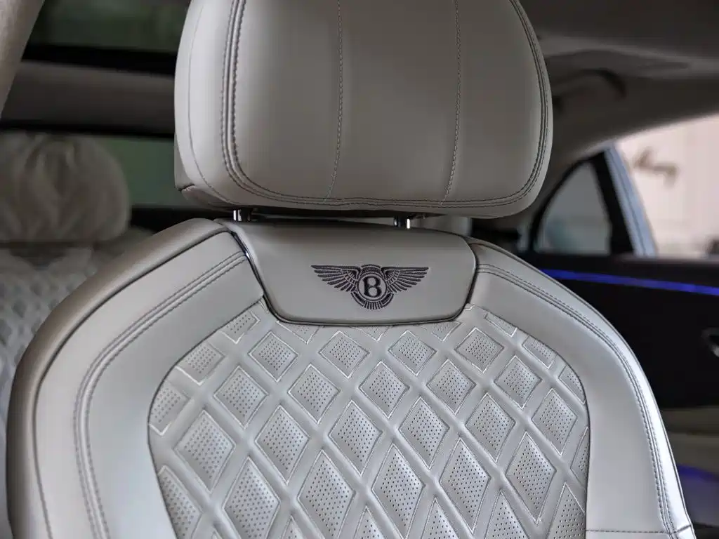 Bentley Flying Spur — фото 21