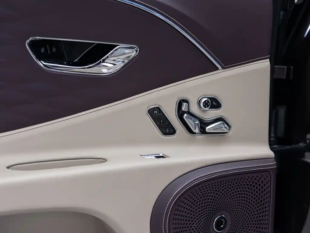 Bentley Flying Spur — фото 23