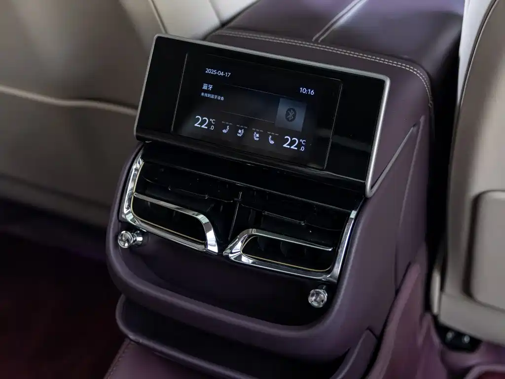 Bentley Flying Spur — фото 26
