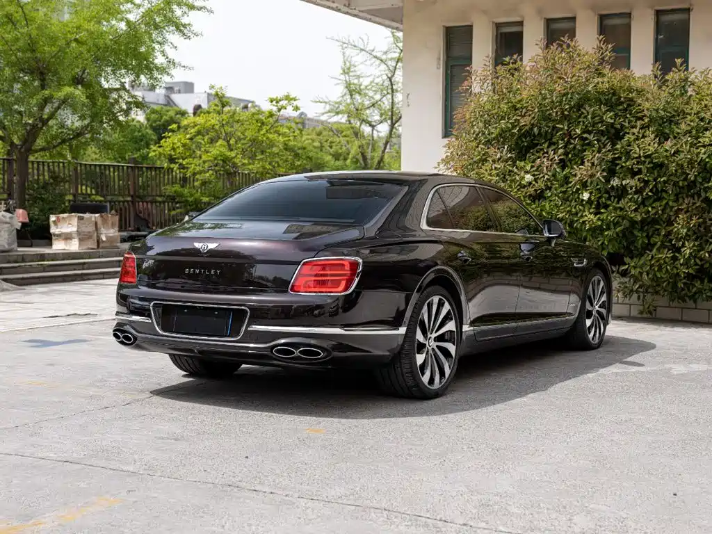 Bentley Flying Spur — фото 4