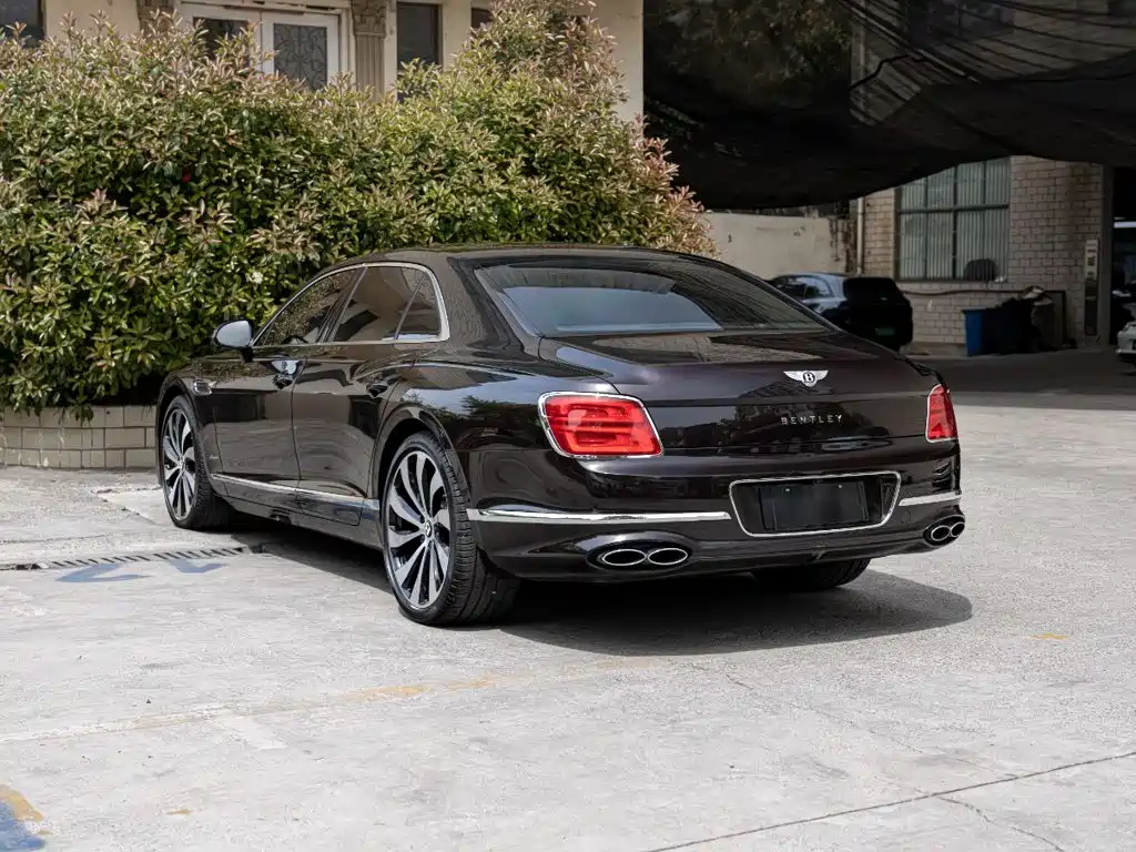 Bentley Flying Spur — фото 6