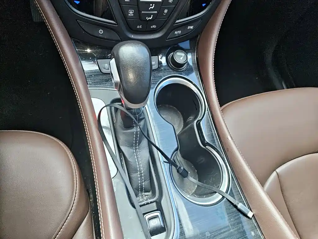 Buick Envision Plus — фото 7