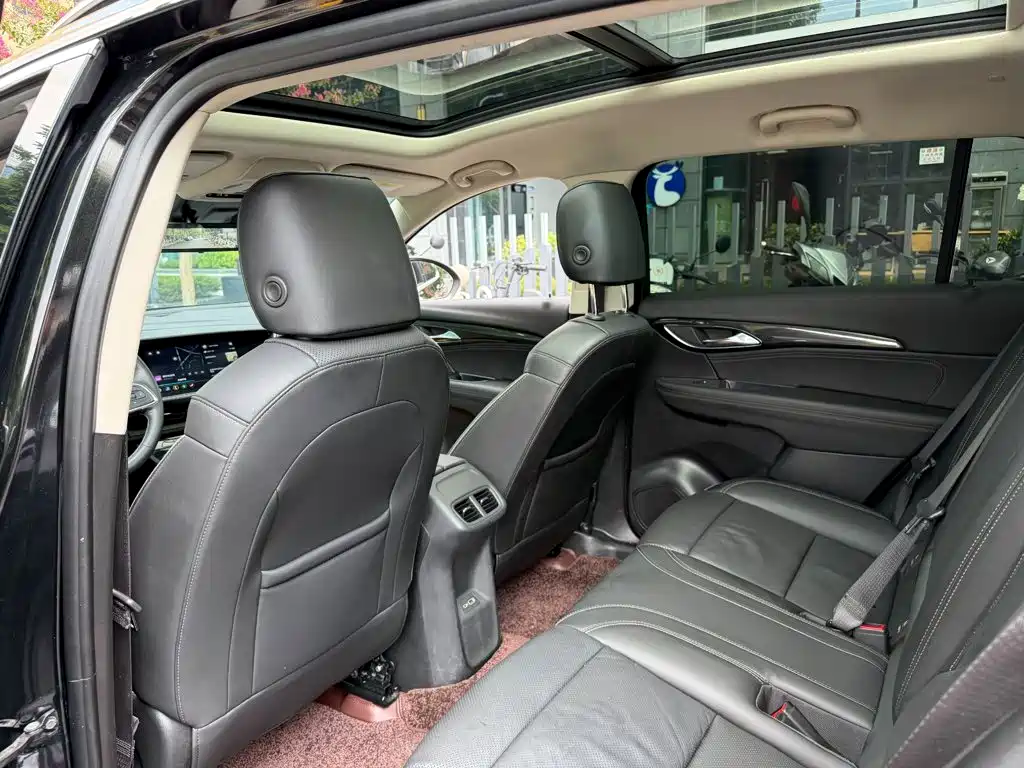 Buick Envision Plus — фото 11
