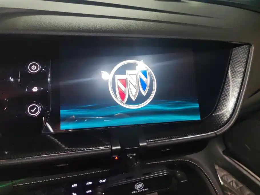Buick Envision Plus — фото 13