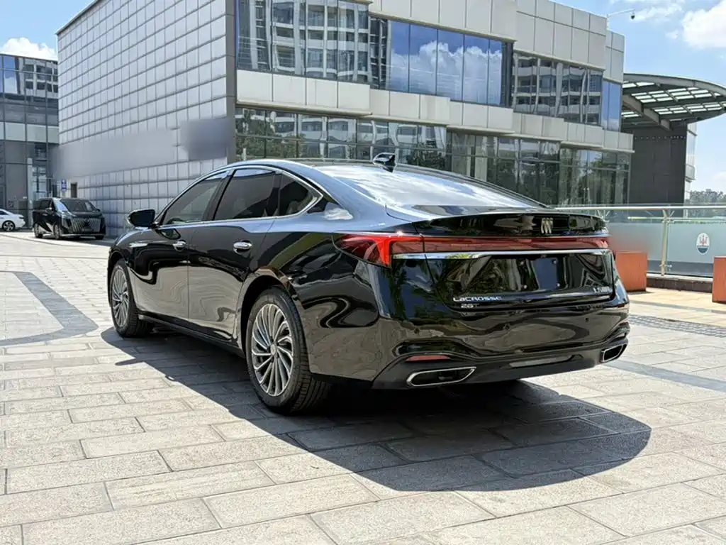 Buick LaCrosse — фото 10