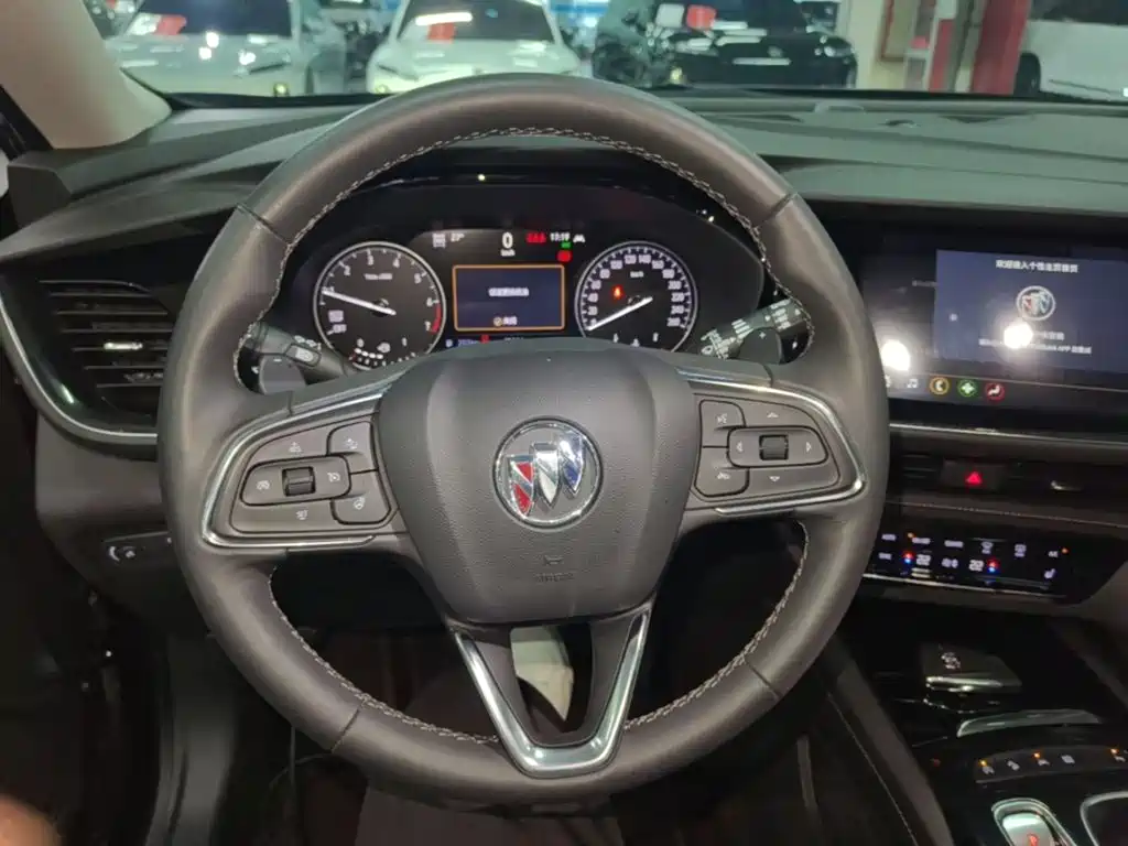 Buick Envision Plus — фото 11
