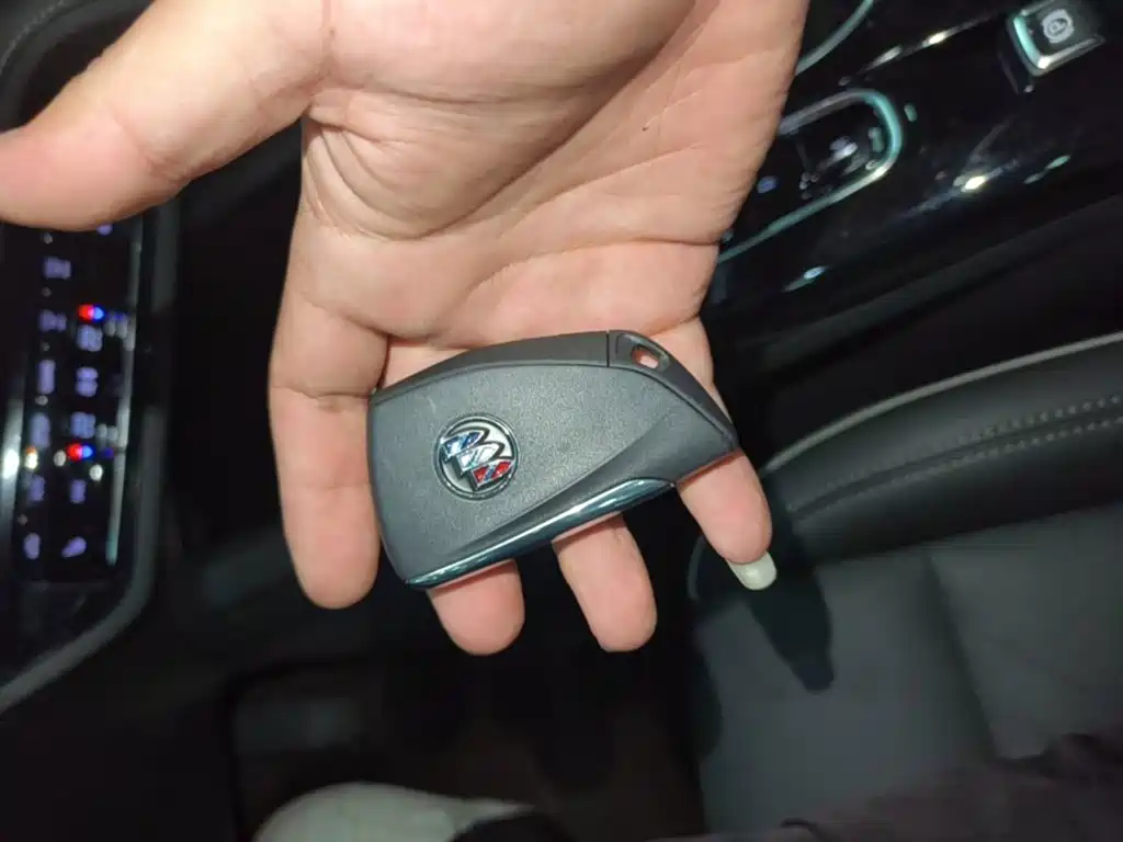 Buick Envision Plus — фото 9