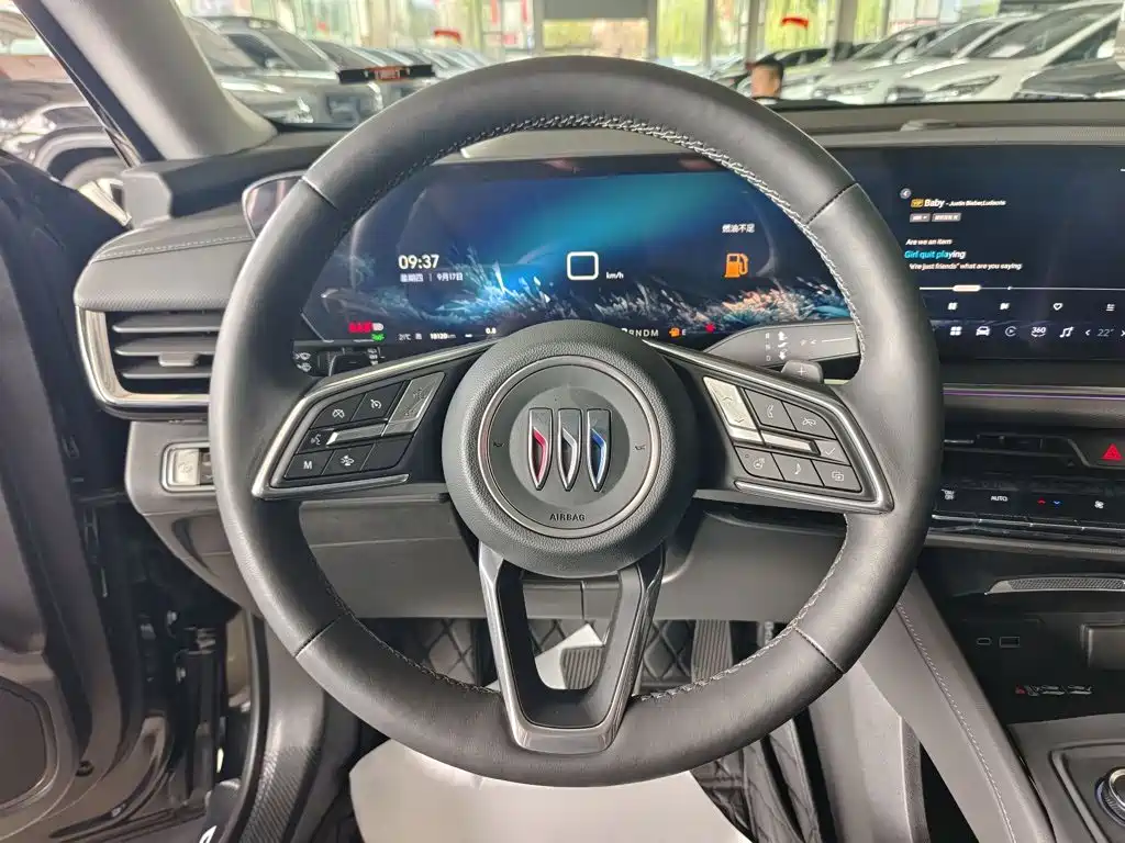 Buick Envision Plus — фото 20