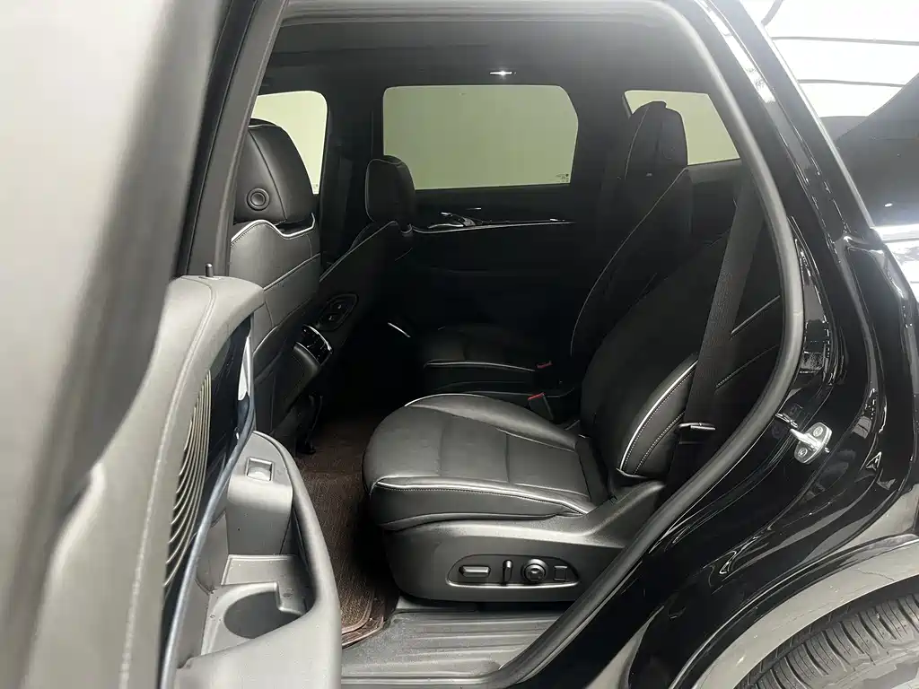 Buick Enclave — фото 11
