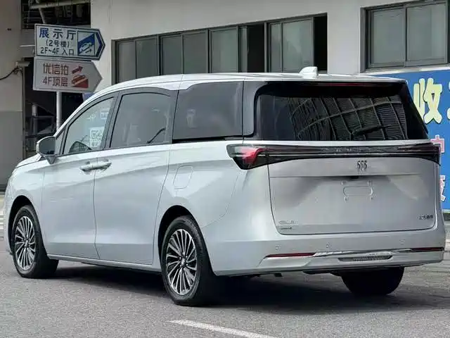 Buick GL8 Hybrid — фото 3