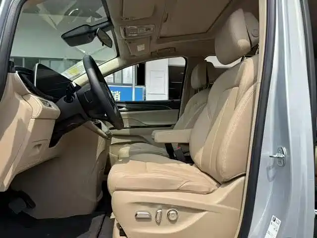 Buick GL8 Hybrid — фото 10