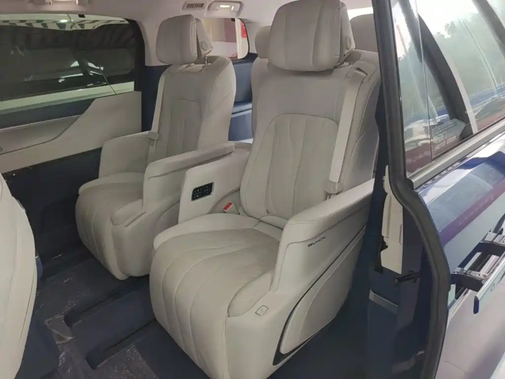 Buick GL8 Hybrid — фото 17
