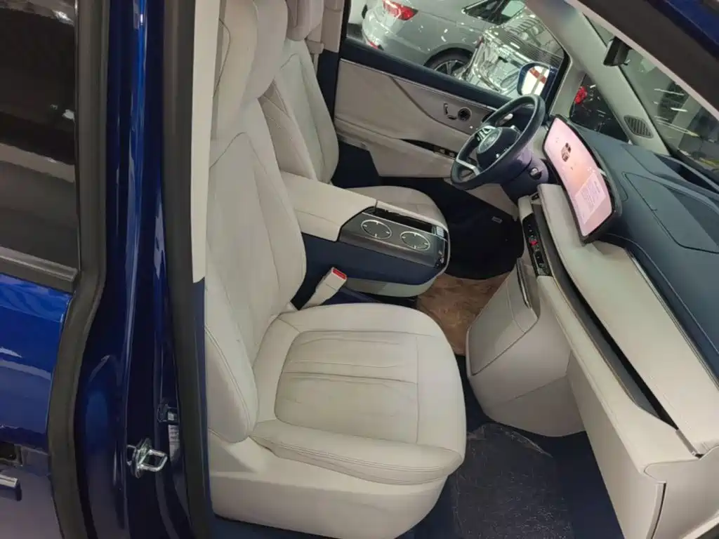 Buick GL8 Hybrid — фото 25