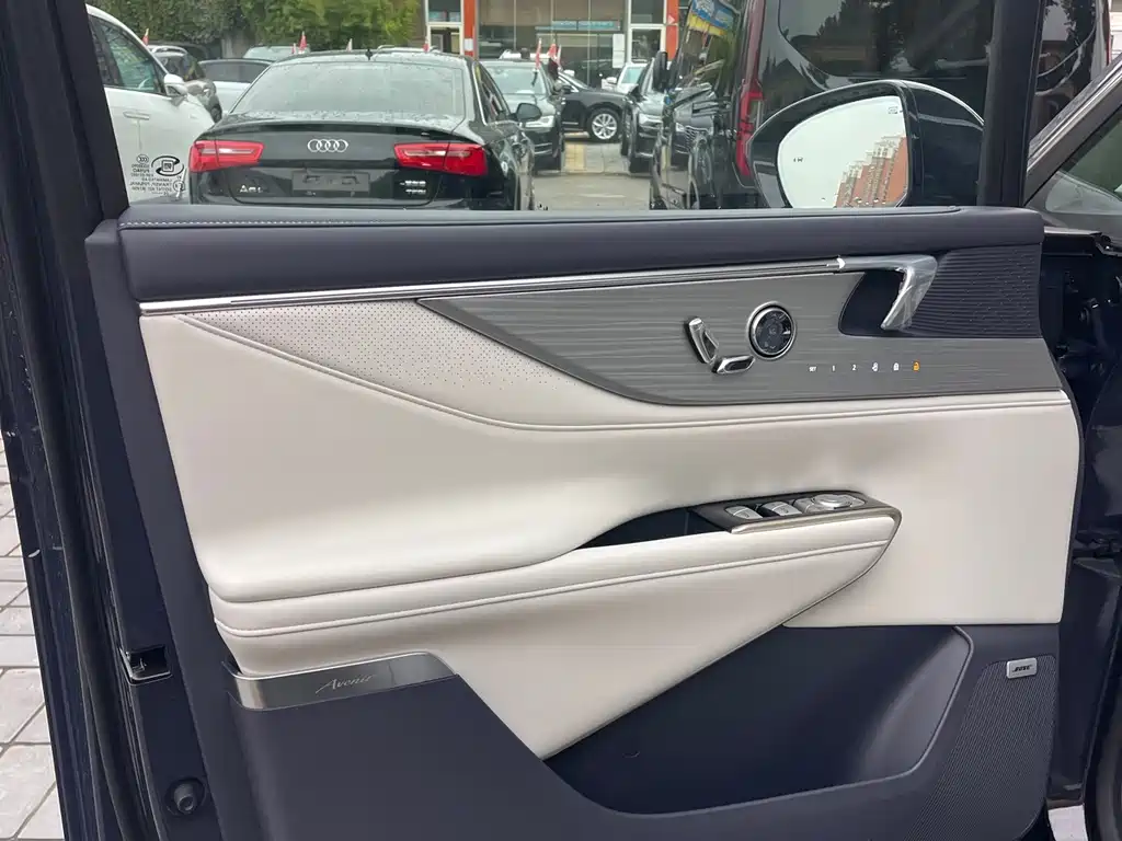 Buick GL8 Hybrid — фото 13