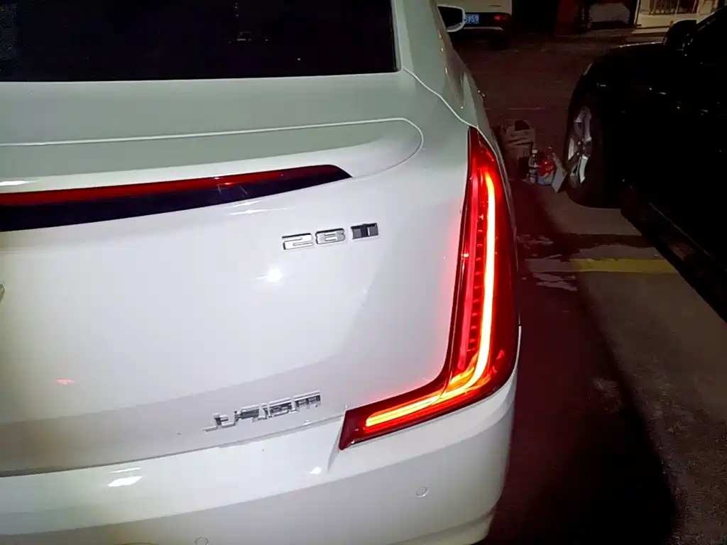 Cadillac XTS — фото 24