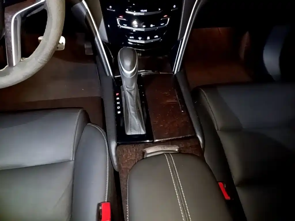 Cadillac XTS — фото 10