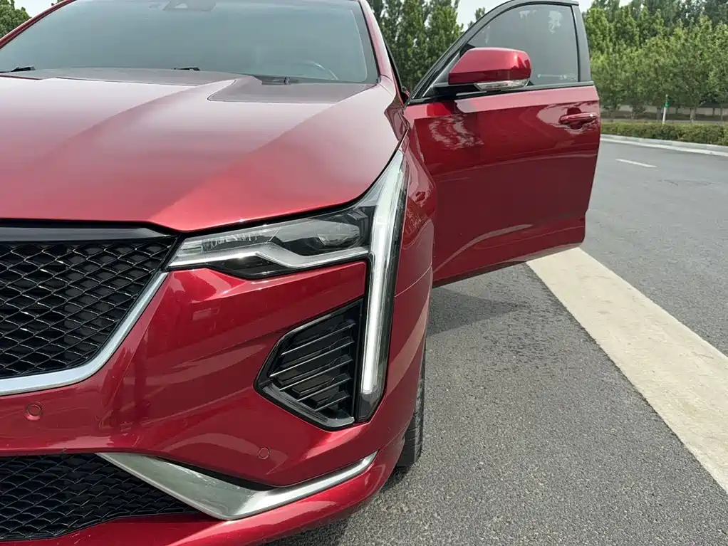 Cadillac CT4 — фото 3