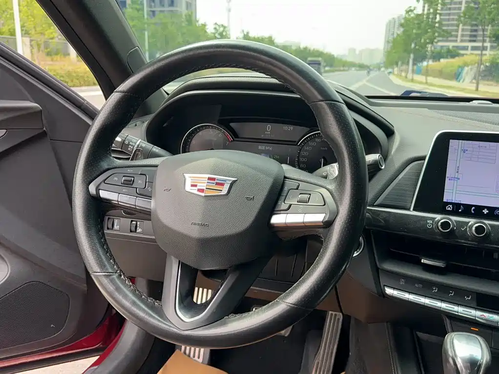 Cadillac CT4 — фото 8