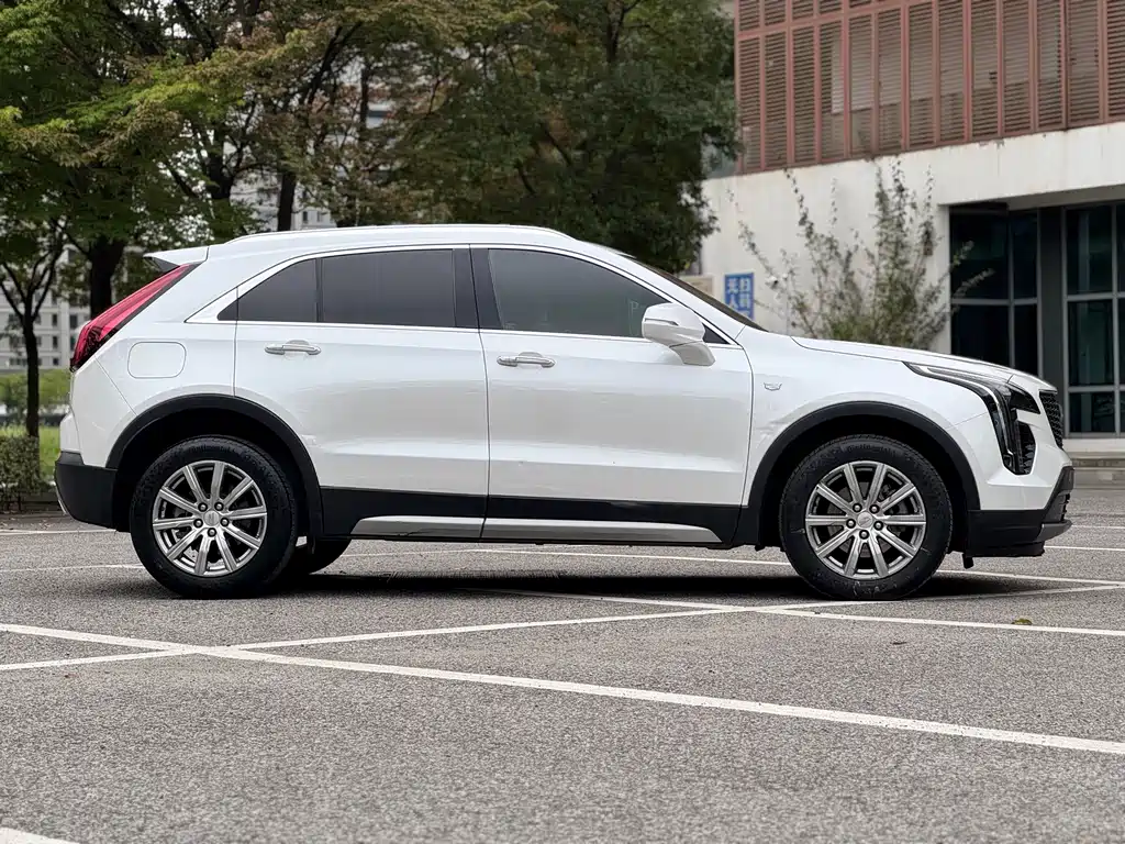 Cadillac XT4 — фото 8