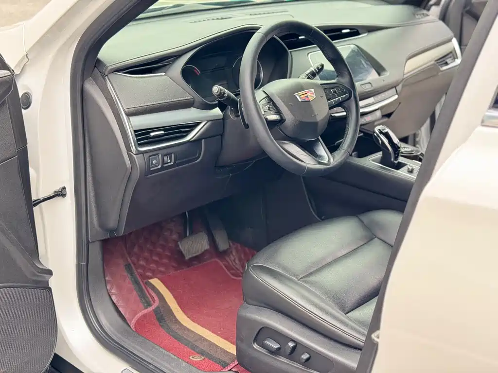 Cadillac XT4 — фото 9