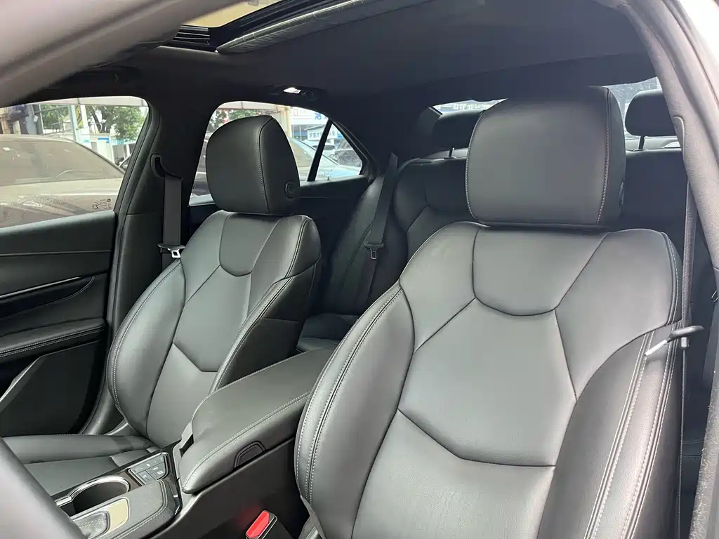 Cadillac CT4 — фото 9