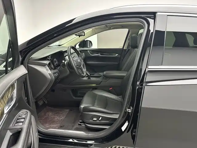 Cadillac XT5 — фото 8