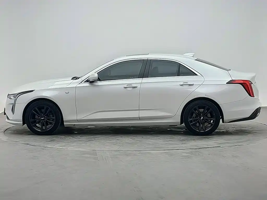 Cadillac CT4 — фото 2