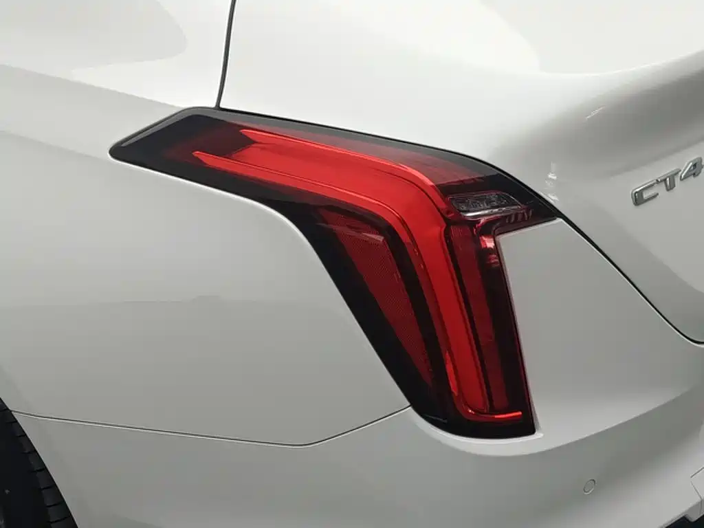 Cadillac CT4 — фото 14