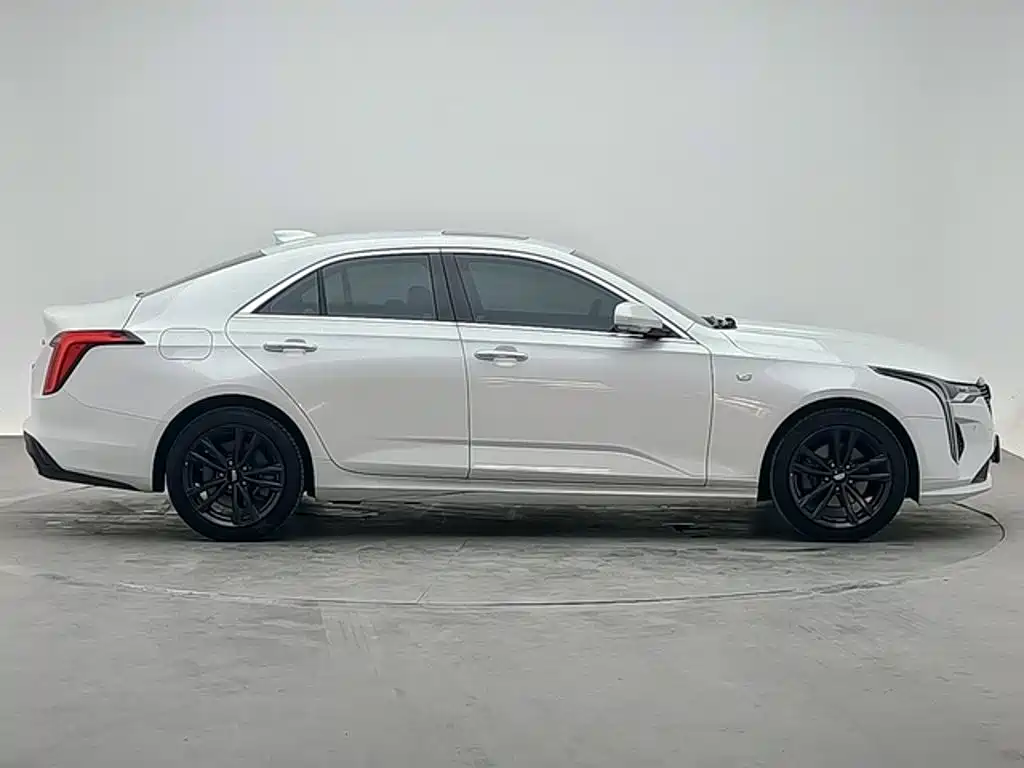 Cadillac CT4 — фото 4