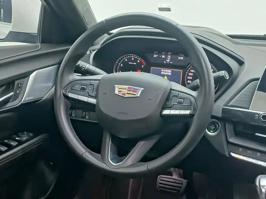 Cadillac CT4 — фото 10