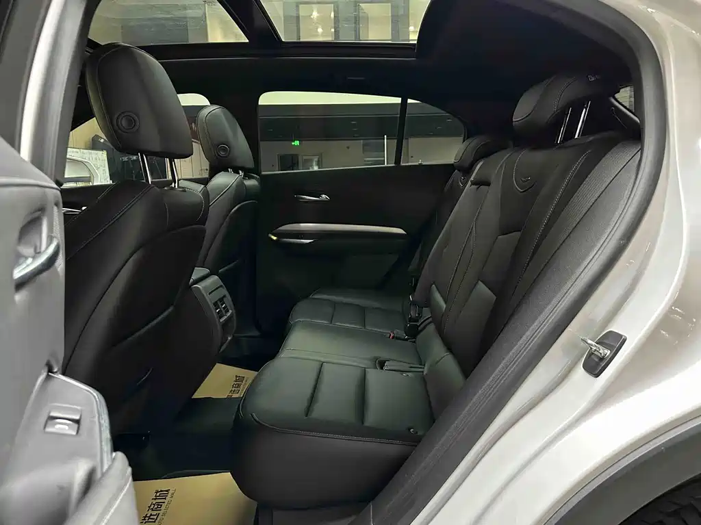Cadillac XT4 — фото 11
