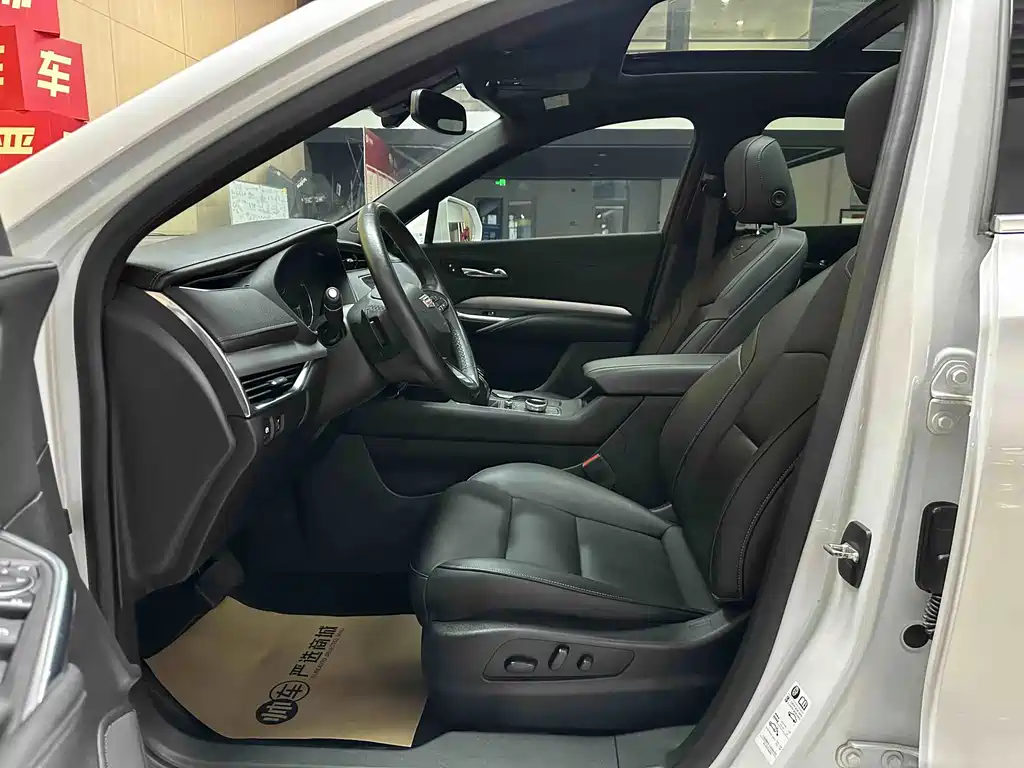 Cadillac XT4 — фото 12