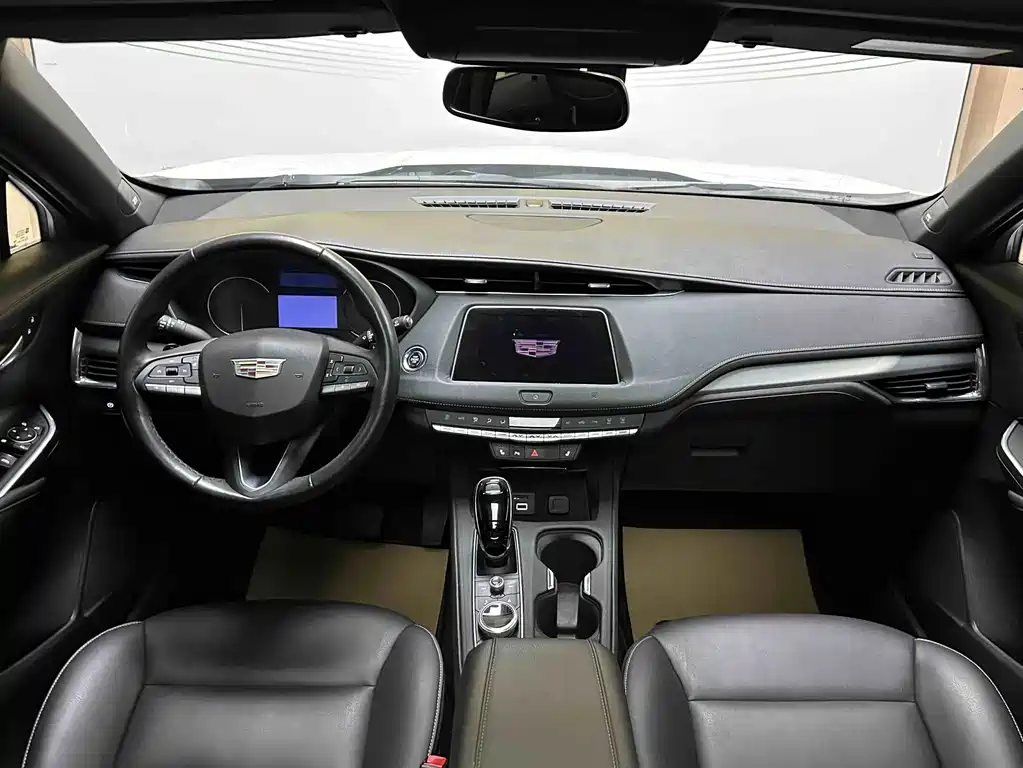 Cadillac XT4 — фото 8