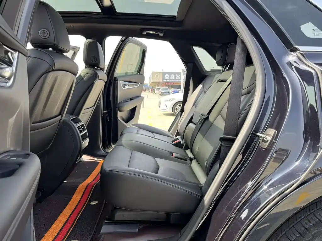 Cadillac XT5 — фото 17