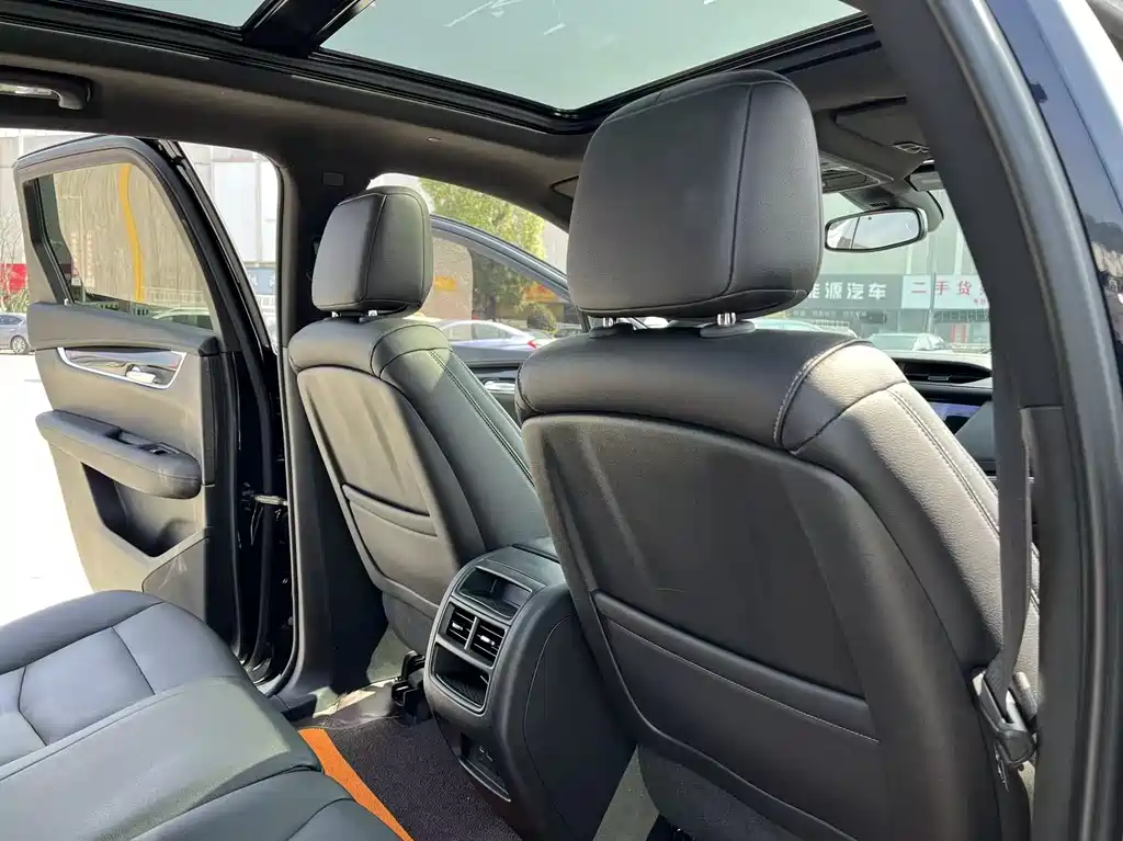 Cadillac XT5 — фото 22