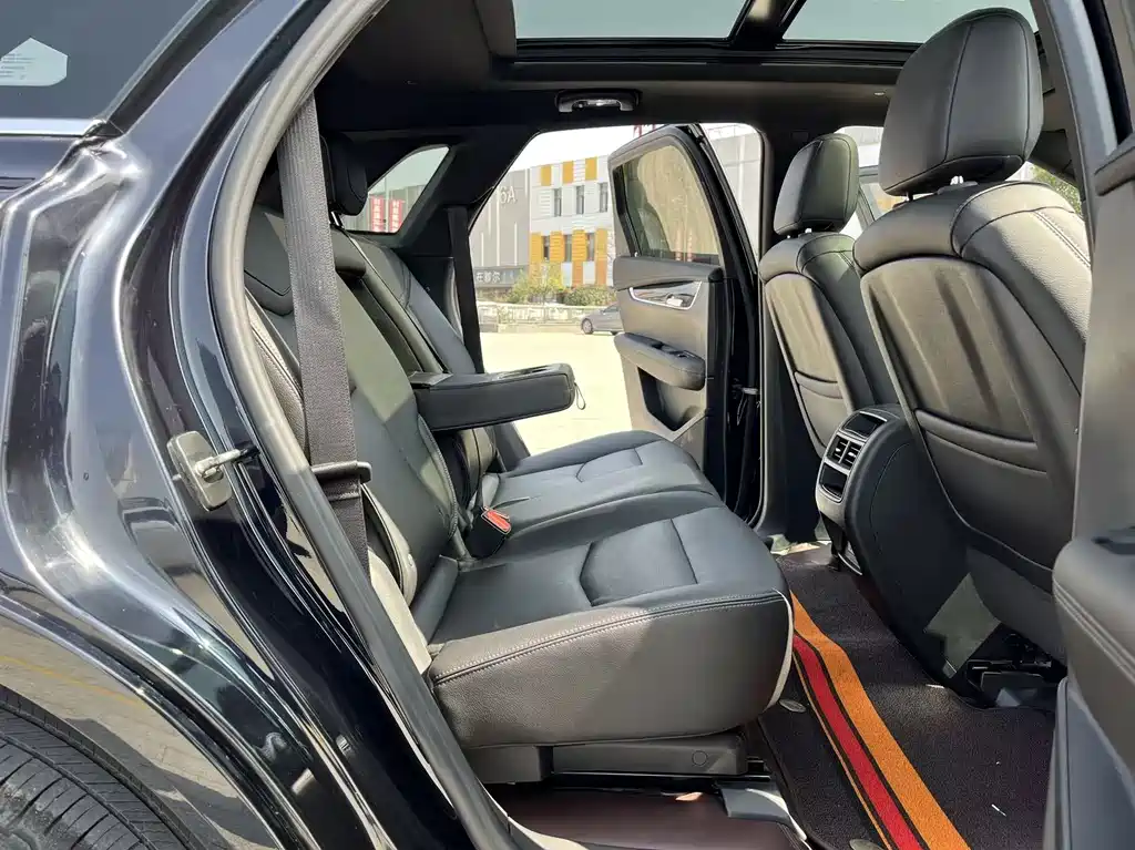 Cadillac XT5 — фото 23