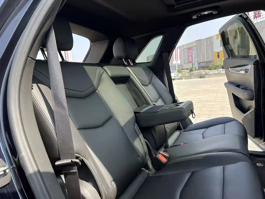 Cadillac XT5 — фото 24