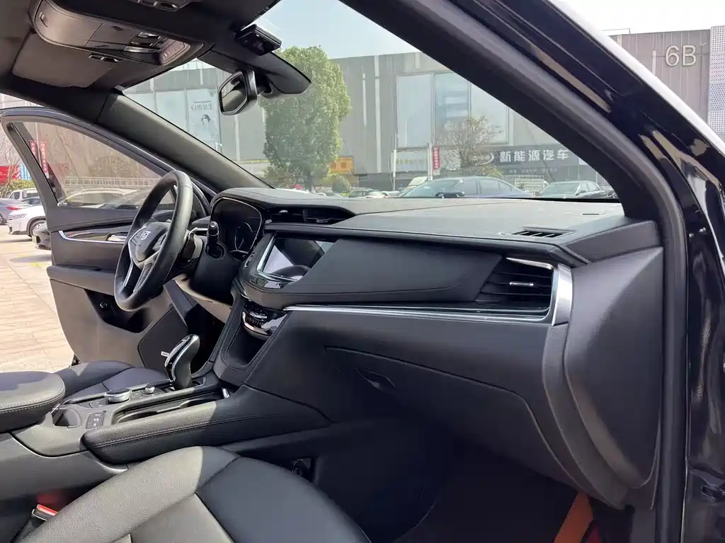 Cadillac XT5 — фото 30