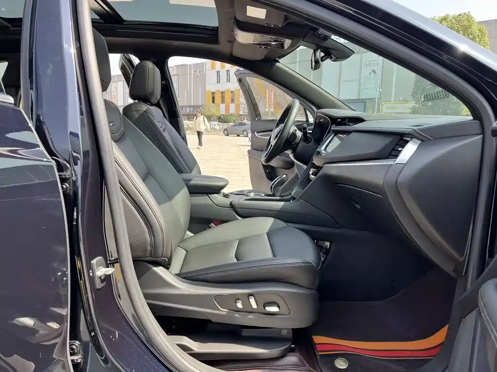 Cadillac XT5 — фото 31