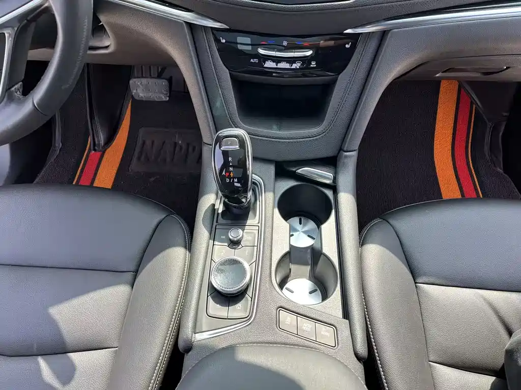 Cadillac XT5 — фото 33