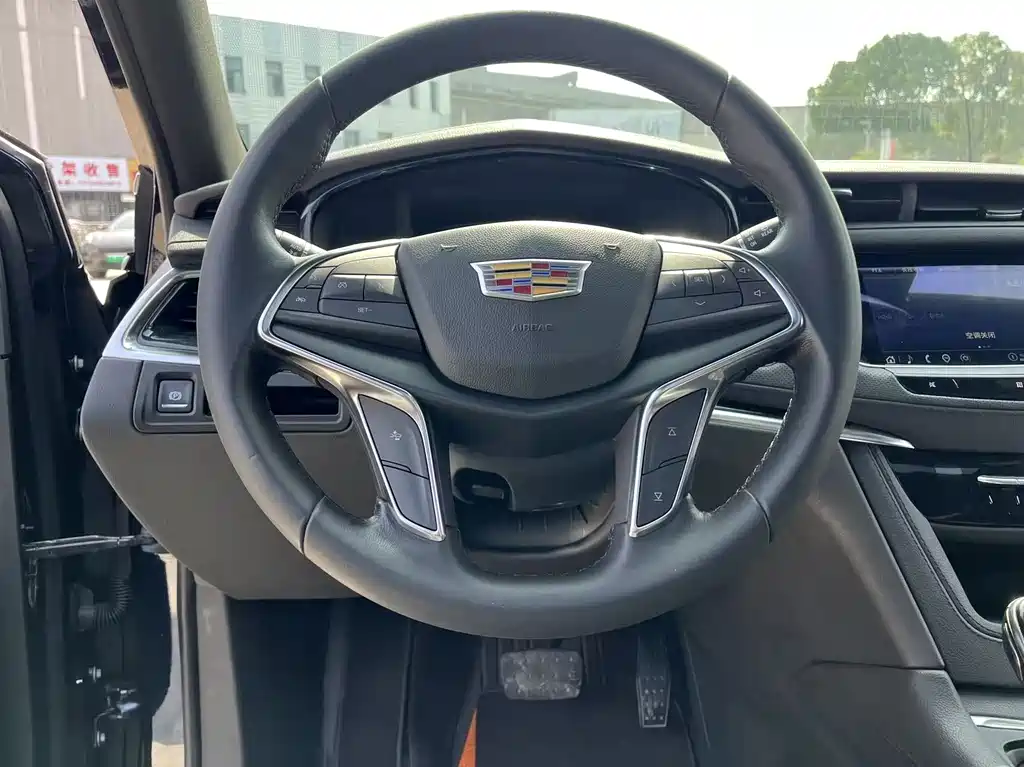 Cadillac XT5 — фото 36
