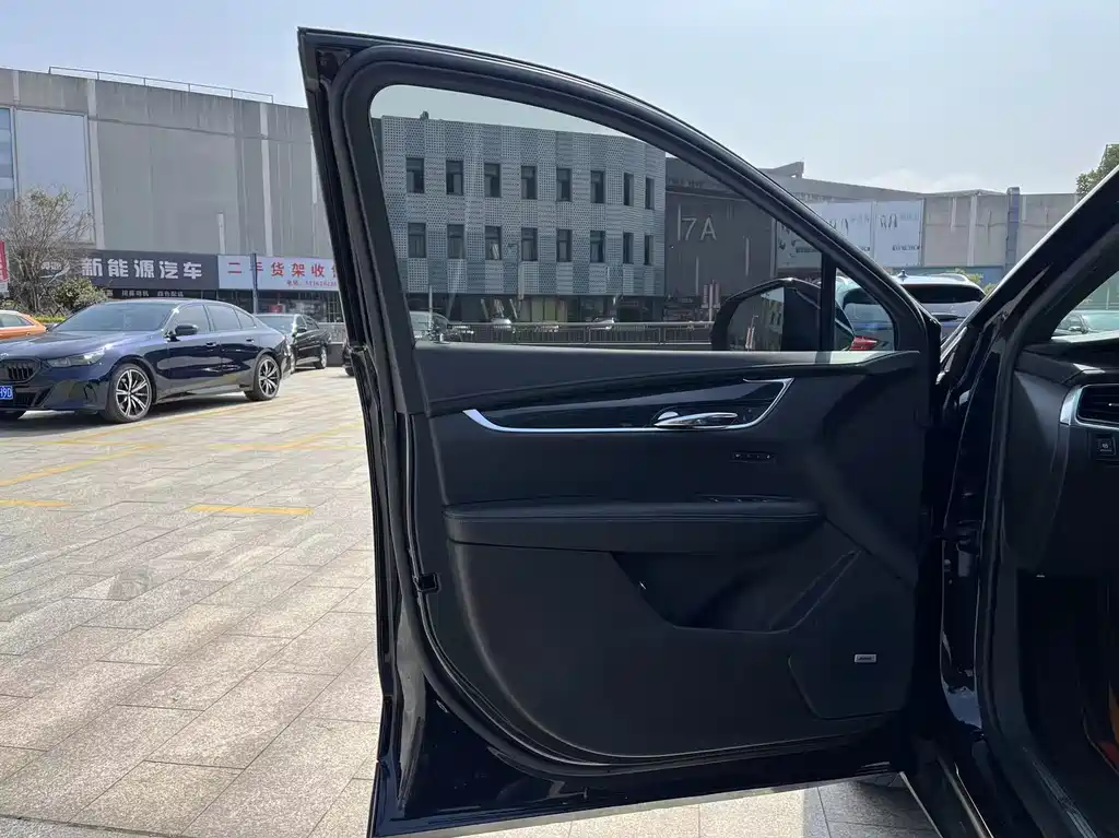 Cadillac XT5 — фото 10