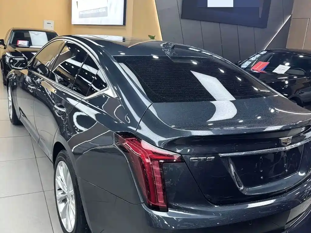 Cadillac CT5 — фото 7