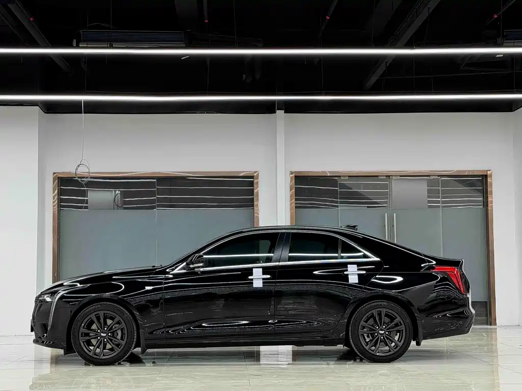 Cadillac CT4 — фото 3