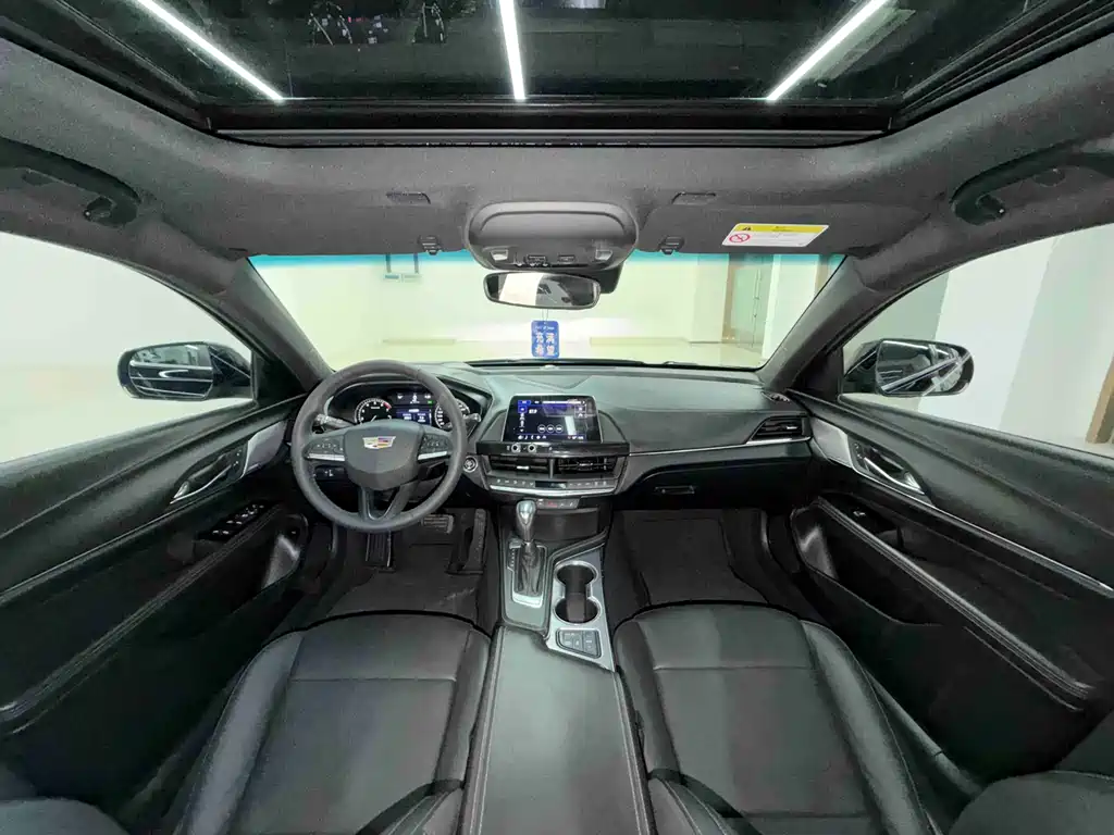 Cadillac CT4 — фото 8